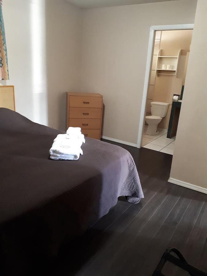 Travellers Rest Motel Salmon Arm Eksteriør billede