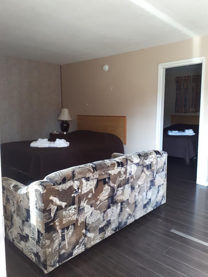 Travellers Rest Motel Salmon Arm Eksteriør billede