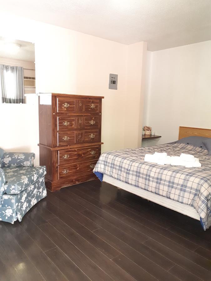 Travellers Rest Motel Salmon Arm Eksteriør billede