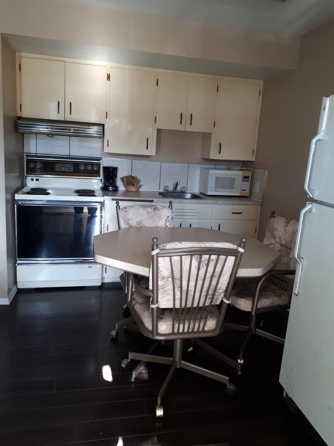Travellers Rest Motel Salmon Arm Eksteriør billede