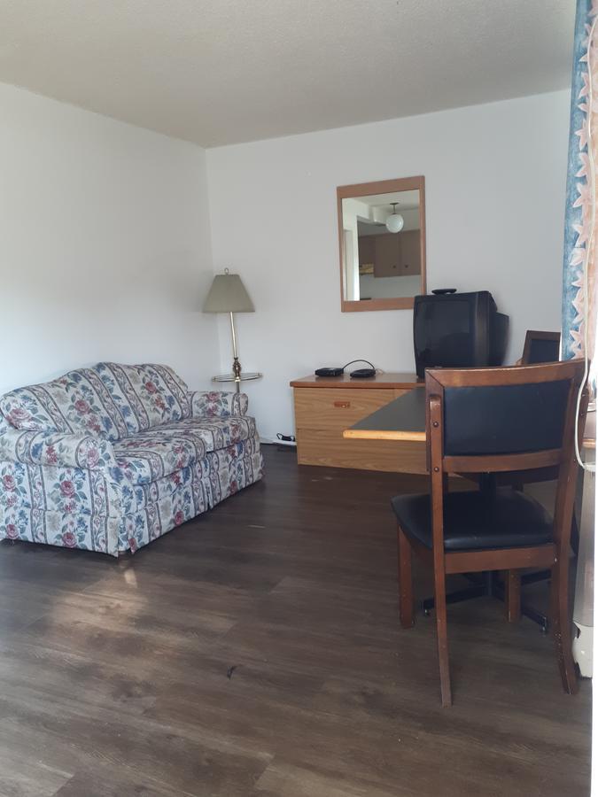Travellers Rest Motel Salmon Arm Eksteriør billede
