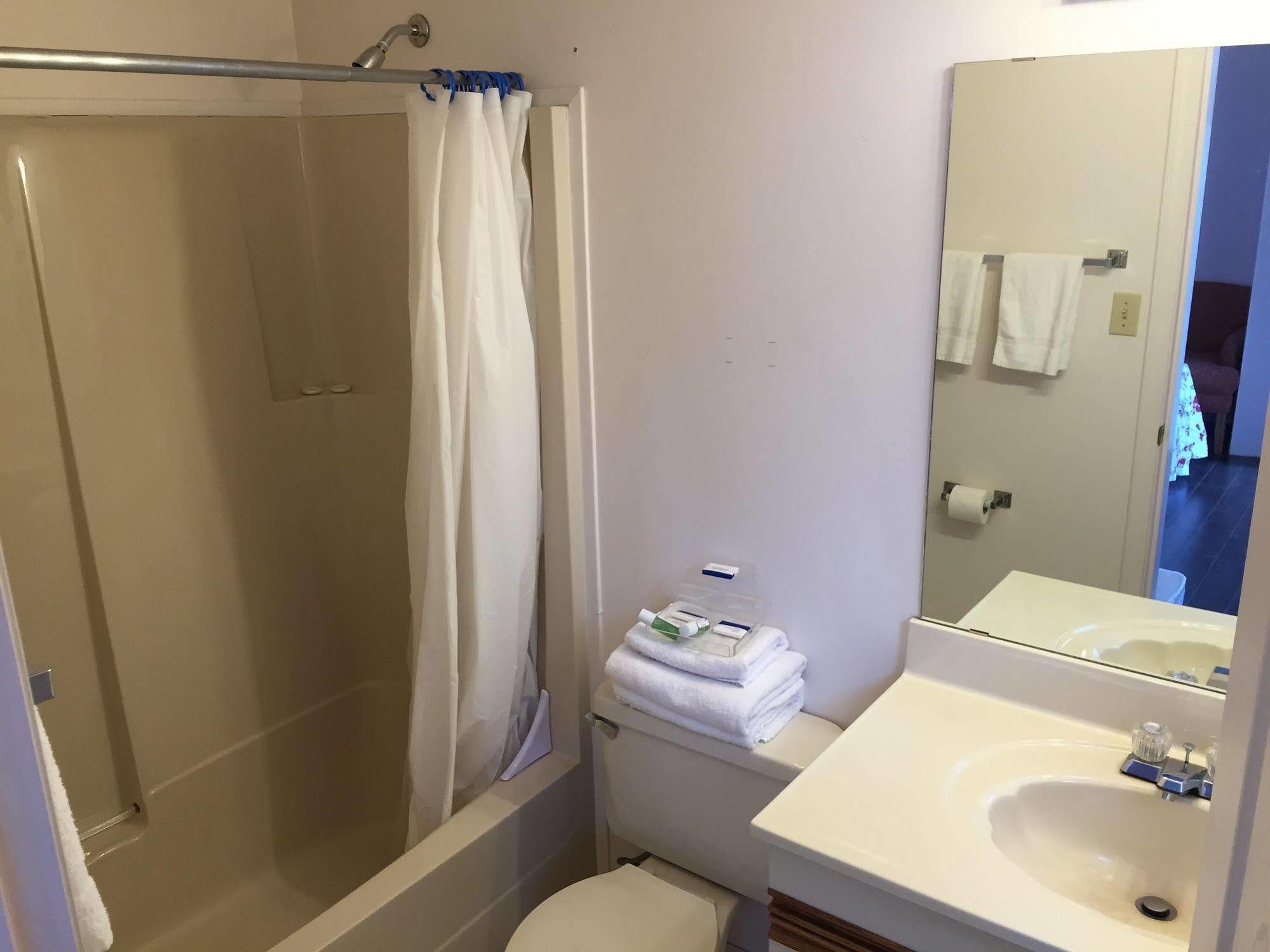 Travellers Rest Motel Salmon Arm Eksteriør billede